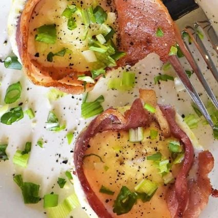 Bacon Egg Cups Recipe - Bacon Egg Cups make a delicious recipe perfect for serving for breakfast, brunch or snack! Great to make for a crowd or to make ahead and reheat for busy mornings! // addapinch.com