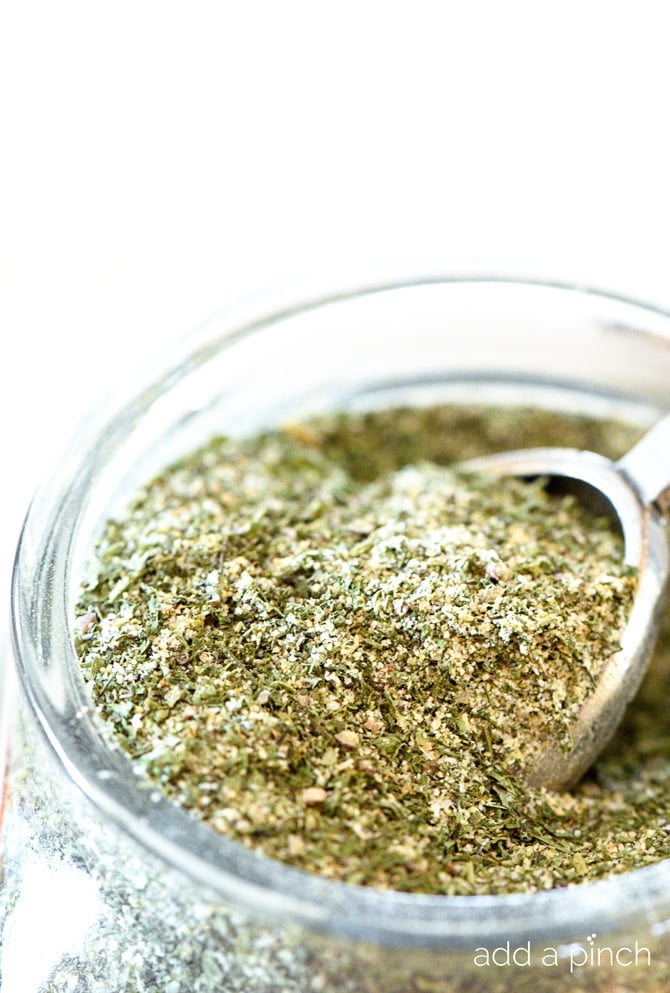 Homemade Ranch Seasoning Mix - Homemade ranch seasoning makes a great seasoning to keep on hand for ranch dressing, dips, chips, and more! // addapinch.com